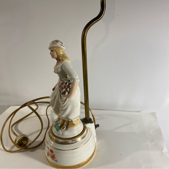 Set of 2 Vintage Boudoir Vanity Lamps Porcelain Parisian Man & Woman Figurines - Picture 5 of 16